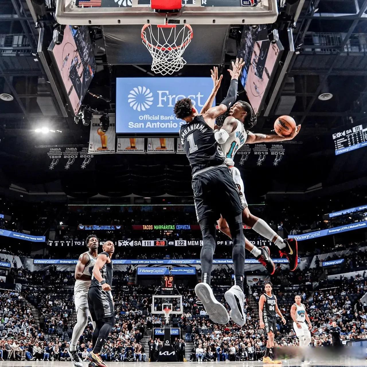 爱游戏APP- 曼联vs曼城集锦 